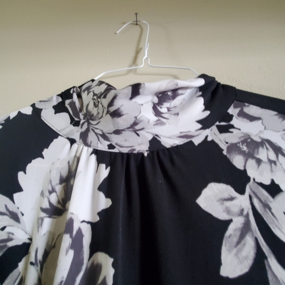 Lane Bryant sz 22/24. Boho black floral. Open back, side slit. Mock neck - Picture 8 of 14